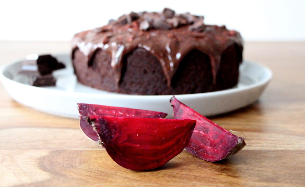 Schokoladenkuchen mit roter Beete