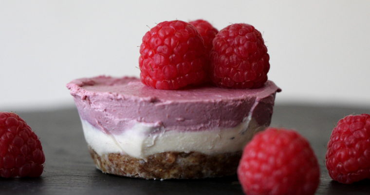 Raw raspberry cheesecakes