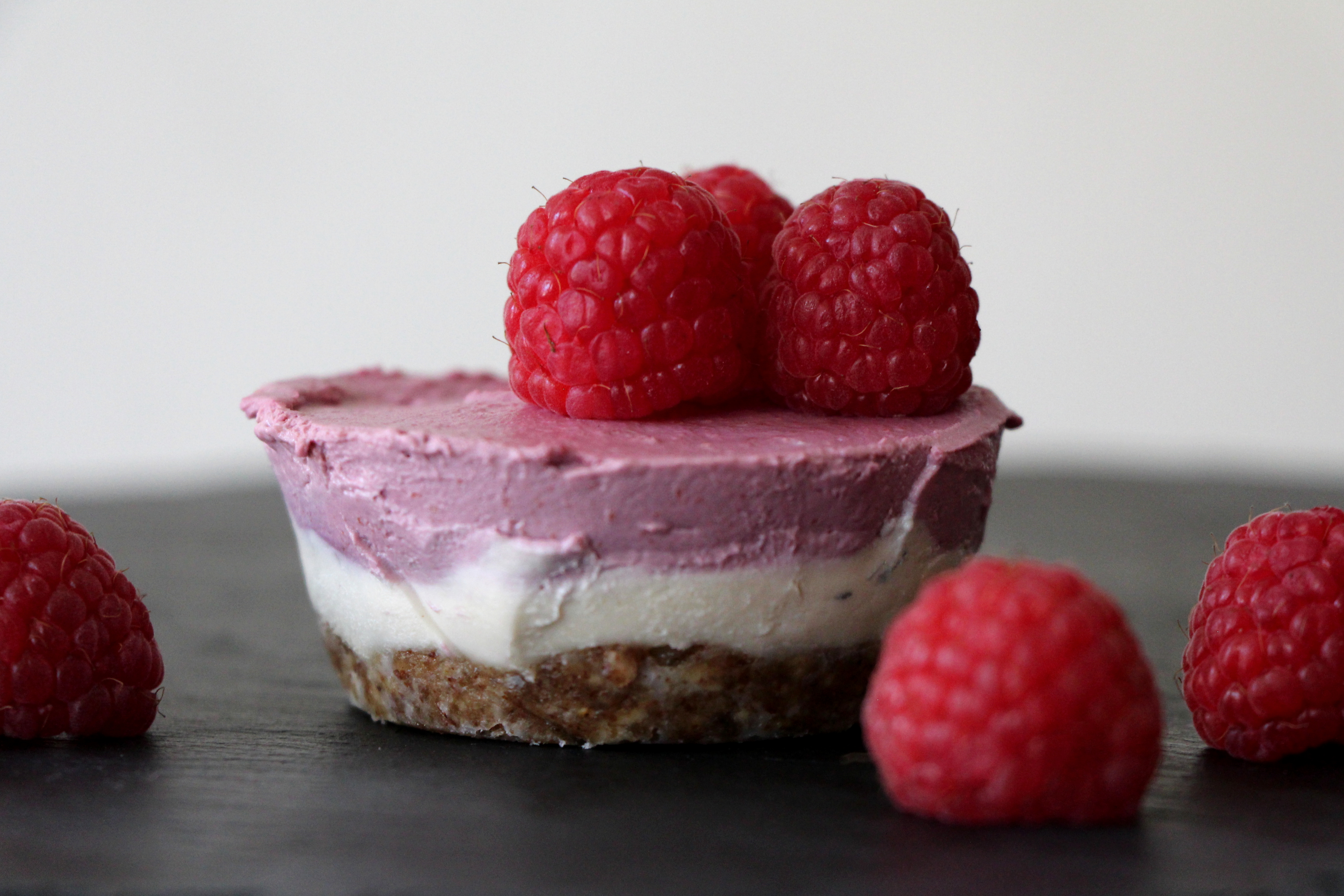 Raw raspberry cheesecakes