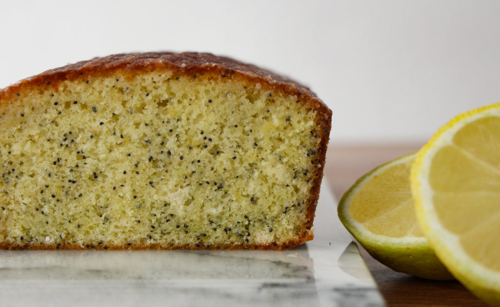 Saftiger Zitronen-Mohn-Kuchen