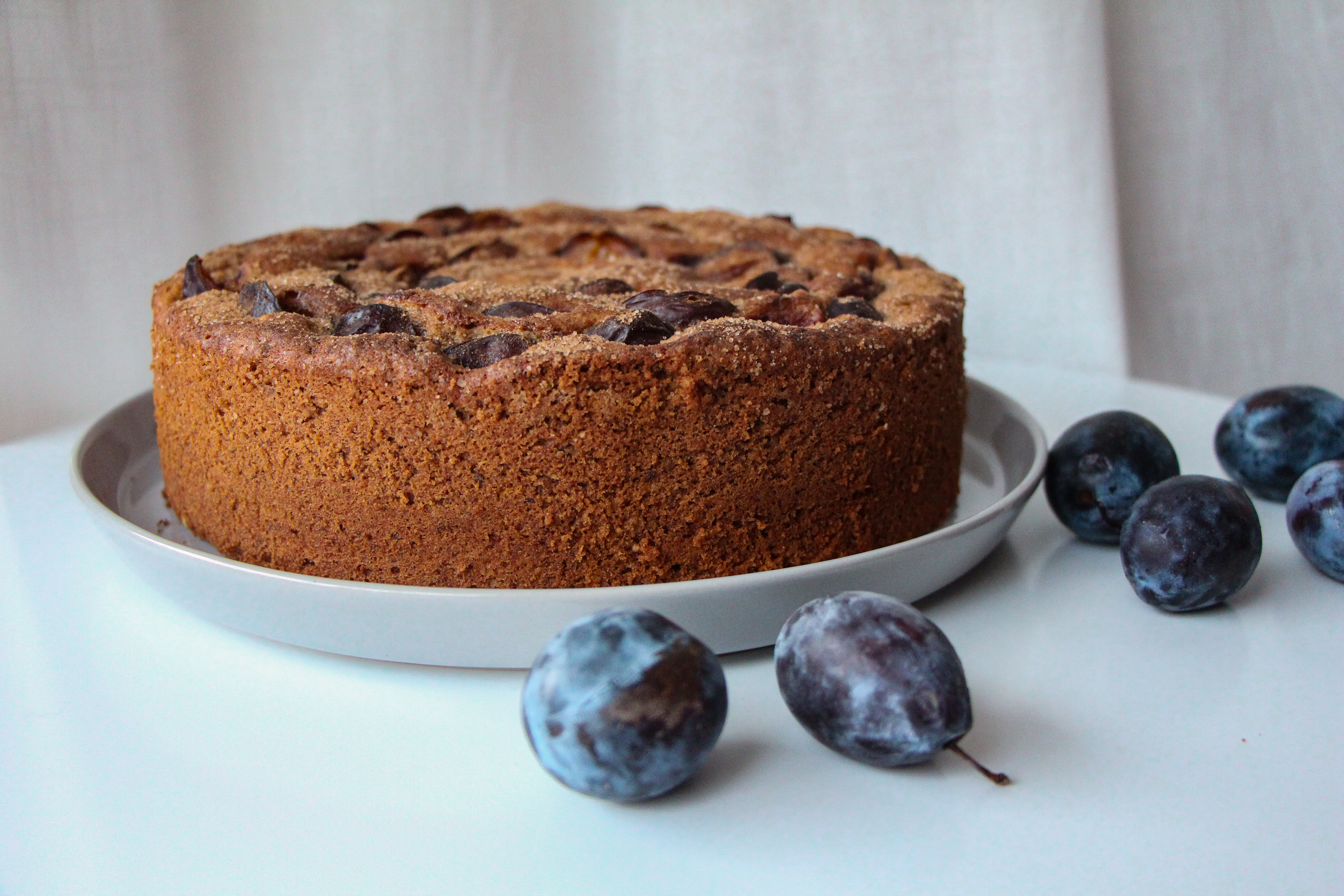 Hazelnut Plum Cake (by Meike Peters)