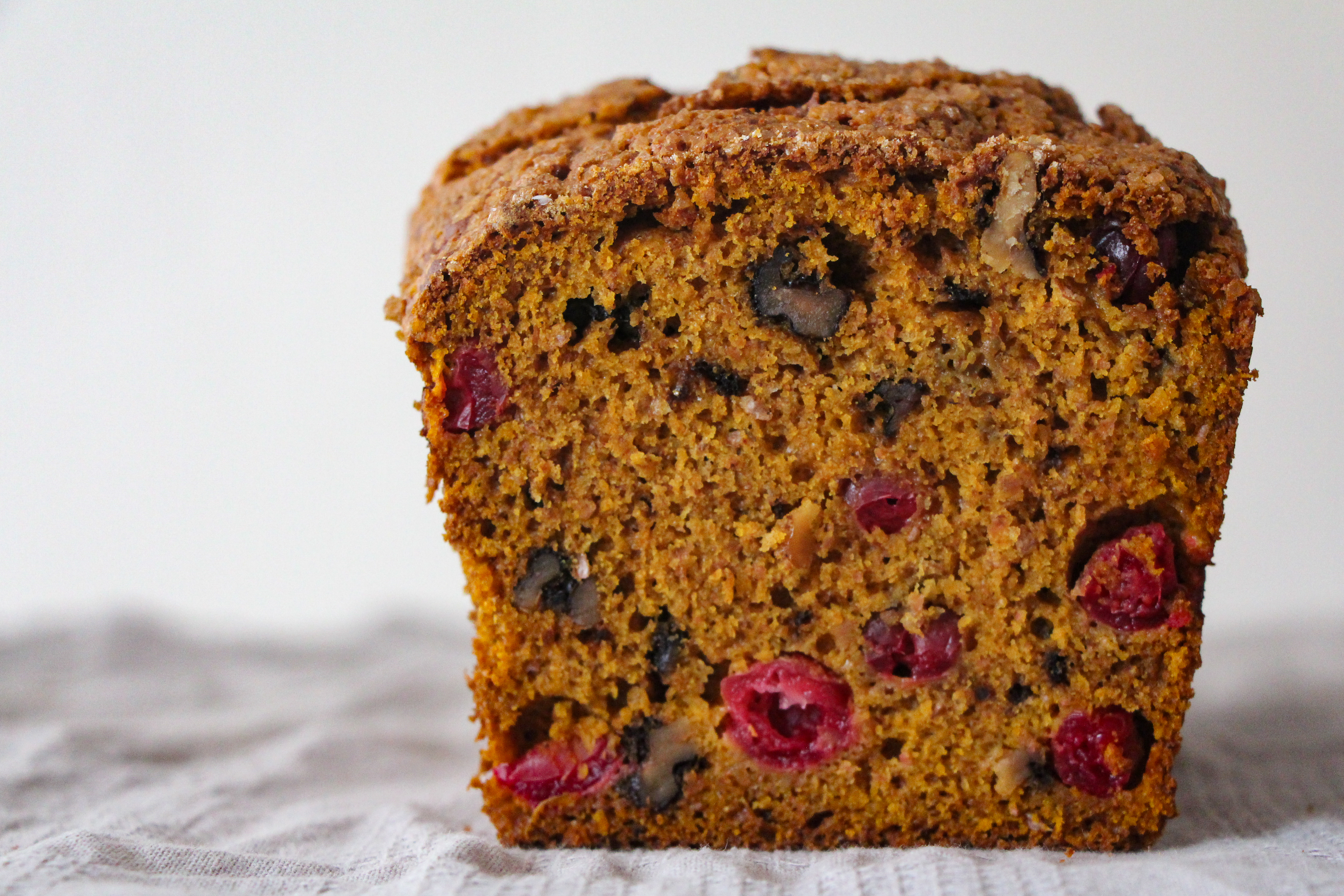 Kürbiskuchen mit Cranberries und Walnüssen