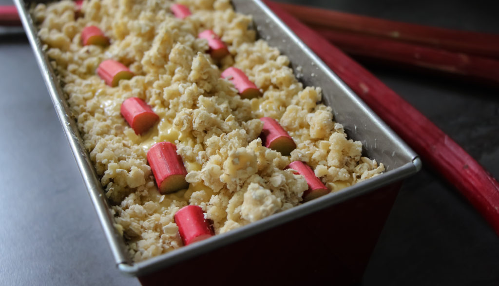 Rhubarb Crumble Cake