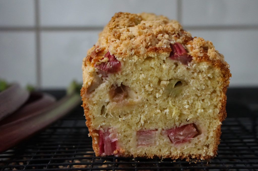 Rhubarb Crumble Cake