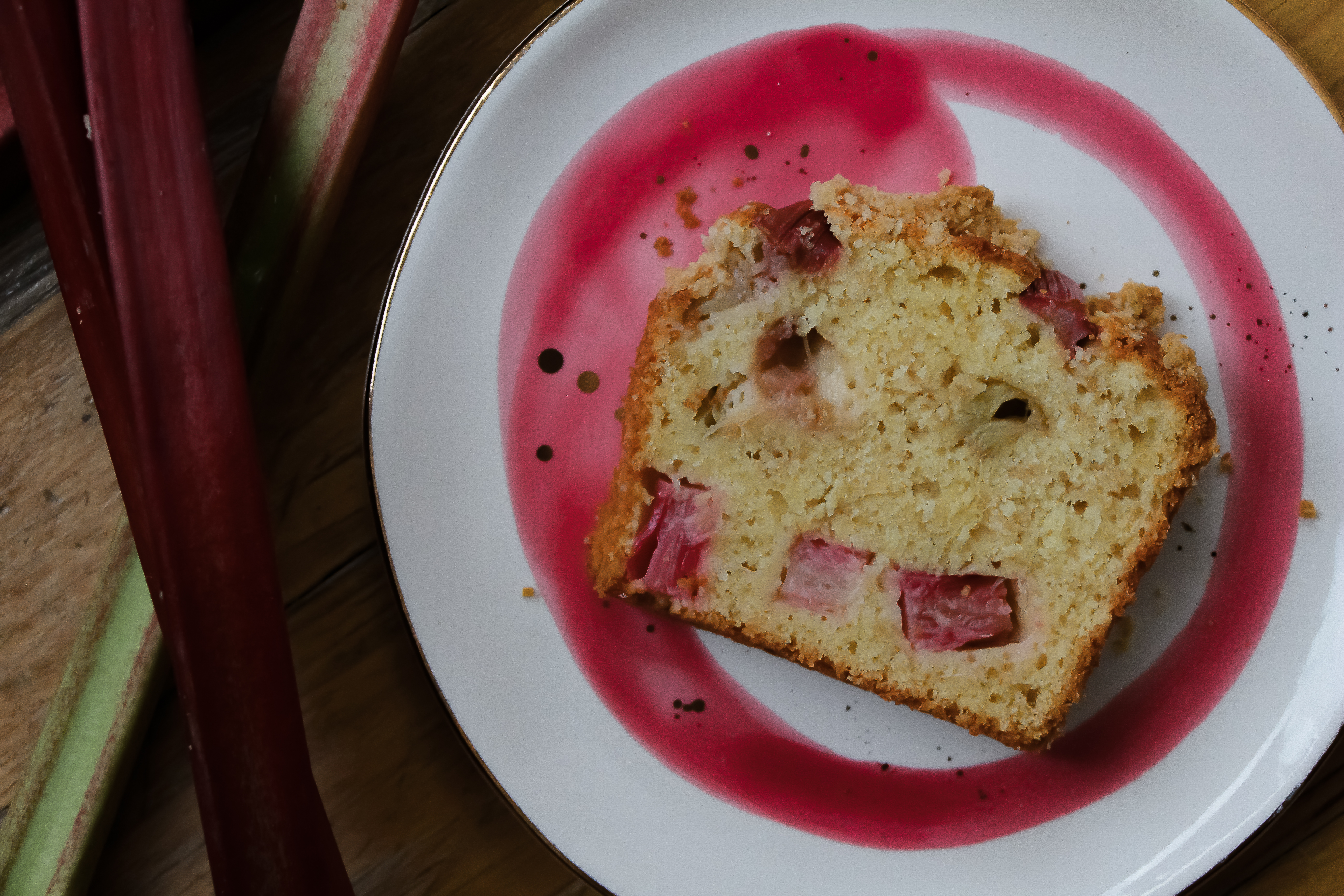 Rhubarb Crumble Cake