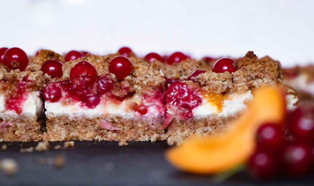 Red Currant Apricot Crumble Cake