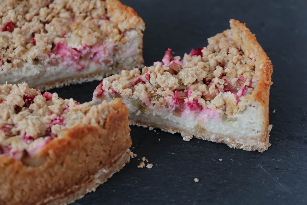 Vegan Rhubarb Crumble Cheesecake