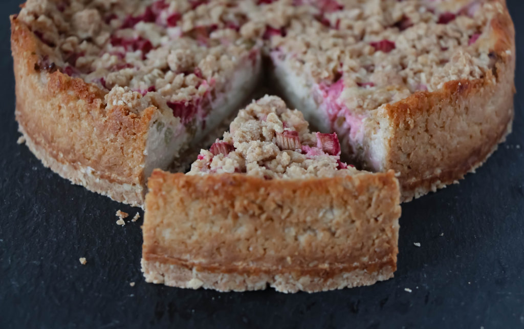 Vegan Rhubarb Crumble Cheesecake