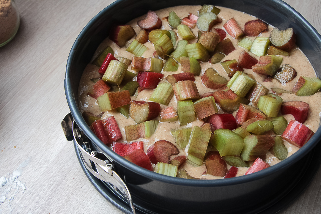 Einfacher veganer Rhabarberkuchen